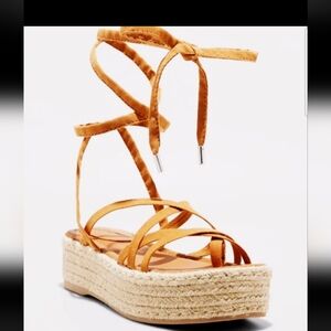 Universal Thread Women's Tan Donny Wedge Platform Heel Laced Sandals 7.5
